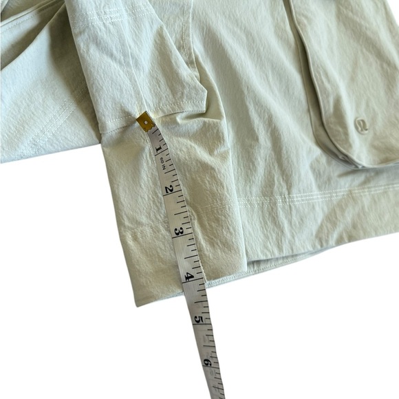 Lululemon Relaxed-Fit Super-High-Rise Cargo Short 4" in Bone - Picture 8 of 10